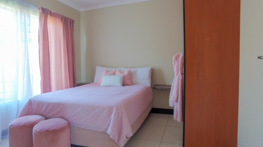 To Let 2 Bedroom Property for Rent in Waterval East North West
